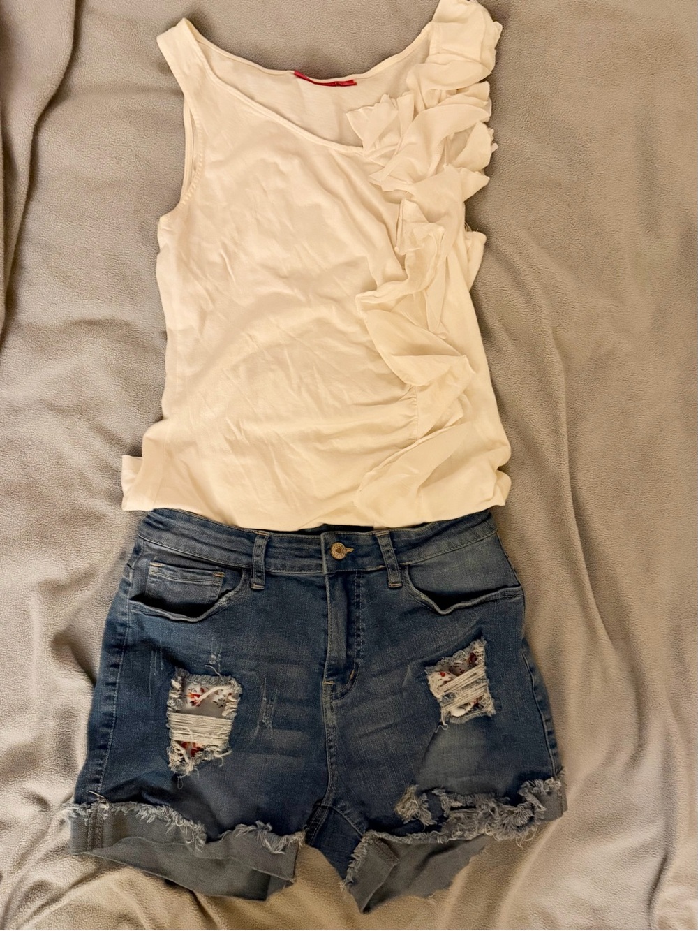 ELLE Cream Ruffle One-Shoulder Tank - Picture 2 of 4
